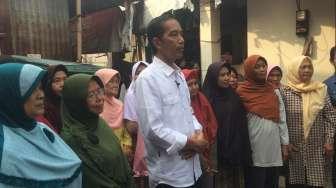 Jokowi Ajak Ibu-ibu Syuting Ucapan Lebaran di Gang Sempit