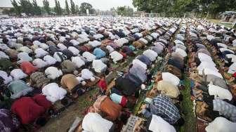 Penganut Islam Aboge Baru Salat Id Hari Ini