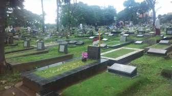 15 Tahun Rawat Makam Jeruk Purut, Teteh Eneng Ungkap Kisah Horor