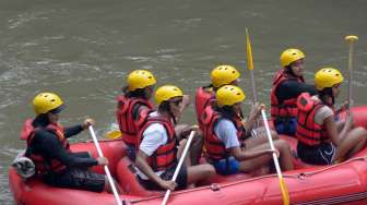 Obama Nikmati "Rafting" di Bali Bareng Keluarga