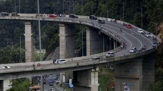 Meneropong Keindahan Jembatan Kelok Sembilan di Sumatera Barat