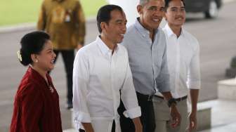 Presiden Joko WIdodo didampingi Ibu Negara Iriana Joko Widodo menerima kunjungan Presiden ke-44 Amerika Serikat Barack Obama Istana Bogor, Jawa Barat, Jumat (30/6).