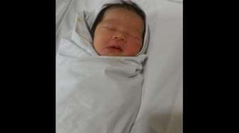Selamat! Olivia Jensen Dikaruniai Bayi Perempuan