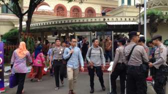 Pascateror Polisi, Peserta Salat Jumat di Polda Metro Digeledah