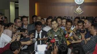 Presiden Direktur PT MNC yang juga Ketua Umum Partai Perindo, Hary Tanoesoedibjo, memberikan keterangan usai menjalani pemeriksaan sebagai tersangka di Bareskrim Polri, Jakarta, Jumat (7/7/2017). [Suara.com/Kurniawan Mas'ud]