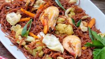 Gurihnya Bihun Beras Merah Digoreng dengan Udang, Yummy!