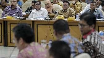 Panitia khusus (Pansus) RUU Pemilu menggelar rapat kerja dengan Menteri Dalam Negeri Tjahjo Kumolo, Menkumham Yasonna H Laoly dan Komisioner KPU Ilham Saputera di Kompleks Parlemen, Senayan, Jakarta, Kamis (13/7).