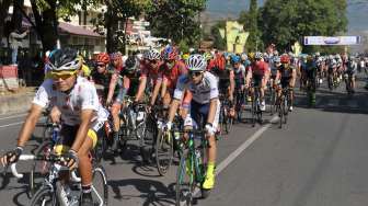 Etape 2 Balap Sepeda Tour de Flores (TDF) 2017 di Maumere, NTT, Sabtu (15/7).