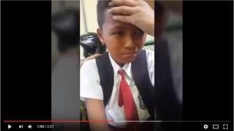 Siswa Baru, Anak Tukang Parkir Nangis karena Ditolak Masuk Kelas