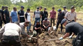 Jelang Peringatan Tsunami, TNI-Polri Bersihkan Kuburan Massal di Aceh