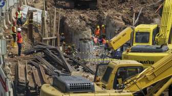 Proyek infrastruktur Light Rail Transit ( LRT) Cawang-Dukuh Atas di Jakarta, Selasa (25/7). 