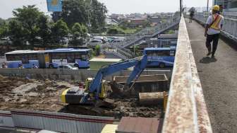 Crane Proyek LRT Jakabaring Jatuh, 1 Rumah Tertimpa