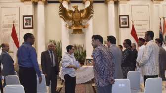 Menteri Luar Negeri Retno LP Marsudi memberikan "briefing" kepada duta besar negara-negara Organisasi Kerjasama Islam (OKI) di Gedung Pancasila, Kemenlu, Jakarta, Selasa (25/7).