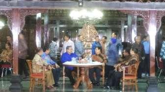 Sampai di Rumah SBY, Prabowo: Wah, Kayak Pasar Malam, Nih