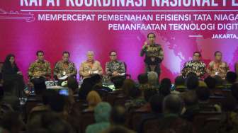 Presiden Joko Widodo membuka rapat koordinasi nasional pengendalian inflasi tahun 2017 di Jakarta, Kamis (27/7).