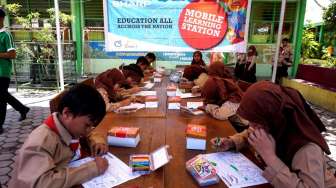 Sharp Mobile Learning Station Kunjungi Kota Padang