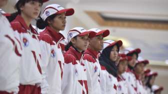 Upacara pengukuhan kontingen Indonesia untuk SEA Games XXIX di Kuala Lumpur, Malaysia, di Wisma Kemenpora, Senayan, Jakarta, Rabu (2/8).