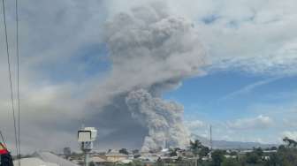 Sinabung Kembali Bergolak, Aktivitas Warga Radius 3 Km Dibatasi