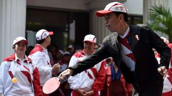 Lepas Kontingen SEA Games, Jokowi Main Ping Pong