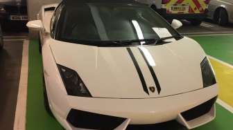Biar Tak "Kesenggol", Lamborghini Ini Parkir di Tempat Difabel