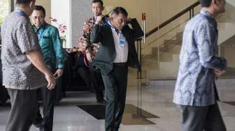 Direktur Jenderal Pajak Ken Dwijugiasteadi melakukan pertemuan dengan Pimpinan KPK di Jakarta, Selasa (8/8).