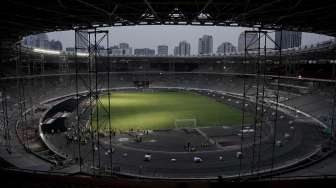 Renovasi Stadion Utama Gelora Bung Karno, Senayan, Jakarta, Selasa (8/8).