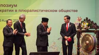 Jokowi Buka Simposium Internasional MK