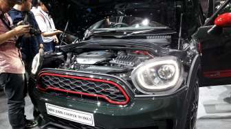 MINI Berukuran Terbesar, John Cooper Works Countryman, Mengaspal