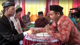 Saat Akad Nikah, Lelaki Ini Kerepotan Baca Ijab Kabul