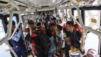 Uji coba Koridor 13 Transjakarta rute Ciledug-Tendean dan Ciledug-Ragunan, Jakarta, Minggu (13/8).