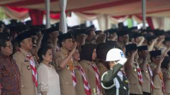 Presiden Joko Widodo bersama Ibu Negara Iriana Joko Widodo acara Raimuna Nasional XI yang bertepatan dengan peringatan ulang tahun Pramuka ke-56 di, Bumi Perkemahan Cibubur, Jakarta, Senin (14/8).