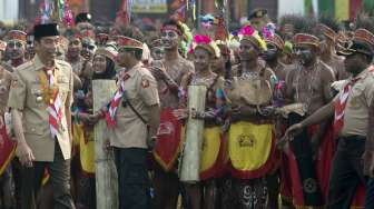 Presiden Joko Widodo bersama Ibu Negara Iriana Joko Widodo acara Raimuna Nasional XI yang bertepatan dengan peringatan ulang tahun Pramuka ke-56 di, Bumi Perkemahan Cibubur, Jakarta, Senin (14/8).