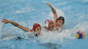 Pertandingan Polo Air Indonesia melawan Malaysia di SEA Games XXIX di National Aquatic Centre, Kawasan Stadion Bukit Jalil, Kuala Lumpur, Malaysia, Selasa (15/8)