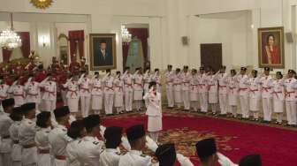 Upacara pengukuhan pasukan pengibar bendera pusaka (Paskibraka) 2017 di Istana Negara, Jakarta, Selasa (15/8)