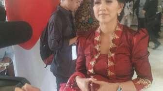 Venna Melinda Menawan di MPR, Pakai Busana Adat, Jinjing Tas Dior