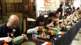 Lomba Makan Pho Semarakkan HUT Kemerdekaan