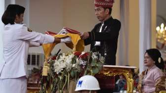 Upacara penurunan bendera dalam rangka HUT ke-72 RI, di Istana Merdeka, Jakarta, Kamis (17/8).