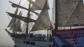 Upacara Kemerdekaan RI ke-72 di atas gladak KRI Dewaruci di Perairan Laut Jawa, Kamis (17/8).