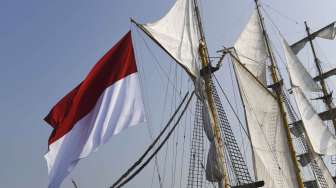 Upacara Kemerdekaan di KRI Dewaruci