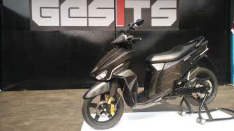 Ponsel Jadi Speedometer di Motor Listrik Gesits