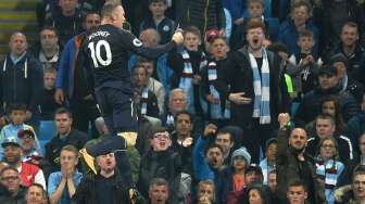 Rooney Cetak Gol ke-200, Koeman: Dia Guru bagi Pemain Muda