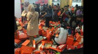 Demi Sepatu Nike, Lihat! Ricuhnya Diskon Besar-besaran di Mal GI