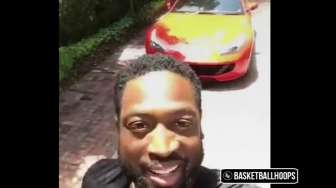 Dwyane Wade Ajari Anaknya Menyetir dengan Ferrari GTC4Lusso 2017