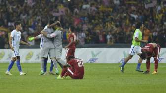 Sejumlah pemain Timnas Indonesia U-22 tertunduk seusai kalah 0-1 dalam laga semifinal SEA Games 2017 melawan Malaysia di Stadion Shah Alam, Malaysia, Sabtu (26/8/2017). [Antara/Wahyu Putro A]