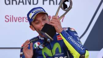 Tak Cukup Cepat untuk Salip Dovi dan Vinales, Rossi Frustasi