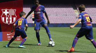 Ousmane Dembele diperkenalkan secara resmi sebagai pemain baru Barcelona di Camp Nou [AFP]