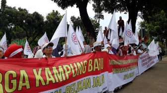 Warga Kampung Baru Demo Pembebasan Lahan di Balai Kota Jakarta