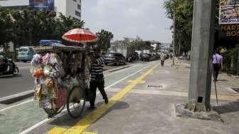 Pedestrian di kawasan Jatinegara, Jakarta, Rabu (30/8).