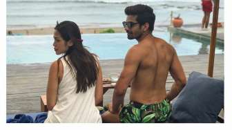 Beredar Foto Jessica Iskandar Digendong Vishal Singh di Kolam