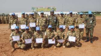 Sebanyak 18 prajurit TNI yang tergabung dalam Satuan Tugas Batalyon Komposit TNI Konga XXXV-C/Unamid (United Nations Mission In Darfur) atau Indobatt-03 mendapat penghargaan dari Sector West Commander Brigjen Asrat Denero Amad yang disaksikan oleh Dansatgas Letkol Inf Syamsul Alam, S.E.  di Lapangan Apel Indobatt-03, El Geneina, Sudan, Afrika, Selasa (5/9).